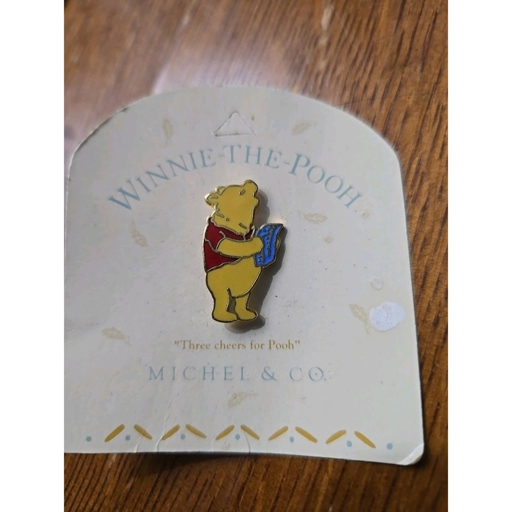 Michel & Co. Winnie The Pooh Caroling‎ Enamel Pin RARE New